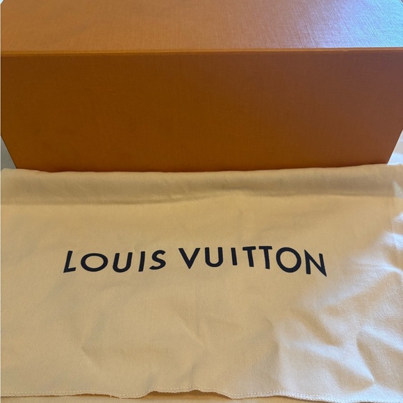 Louis Vuitton Monogram Shoulder Bag - Brown and Tan - Picture 11 of 16